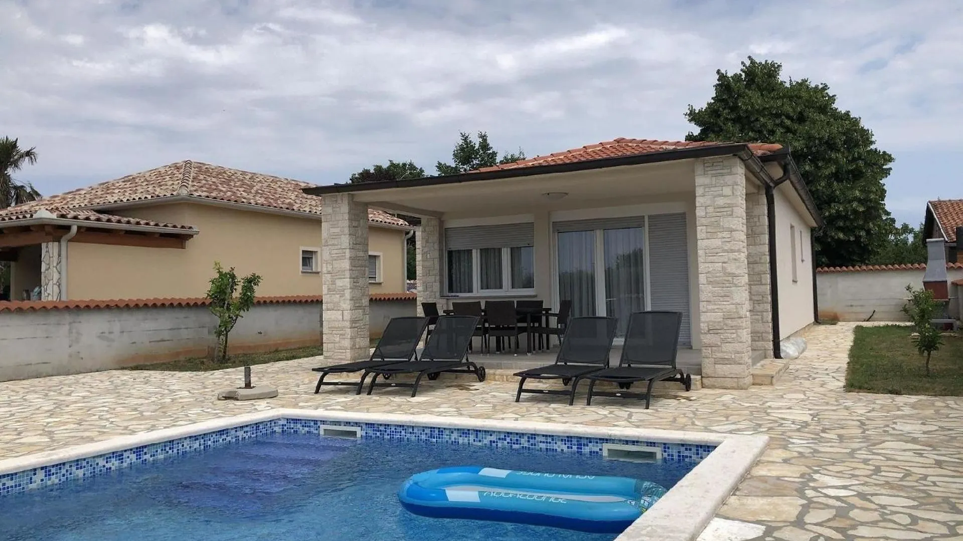 Ferienhaus In Medulin Mit Grosser Terrasse